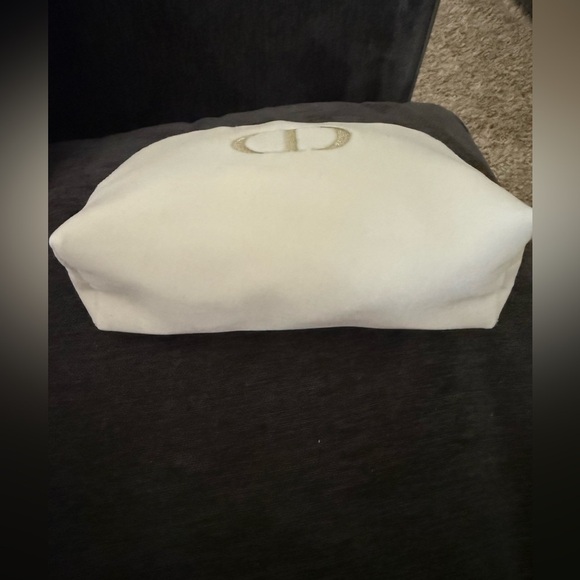 Vintage Christian Dior authentic gold tone clip earrings with CD makeup bag NWT - Picture 6 of 13